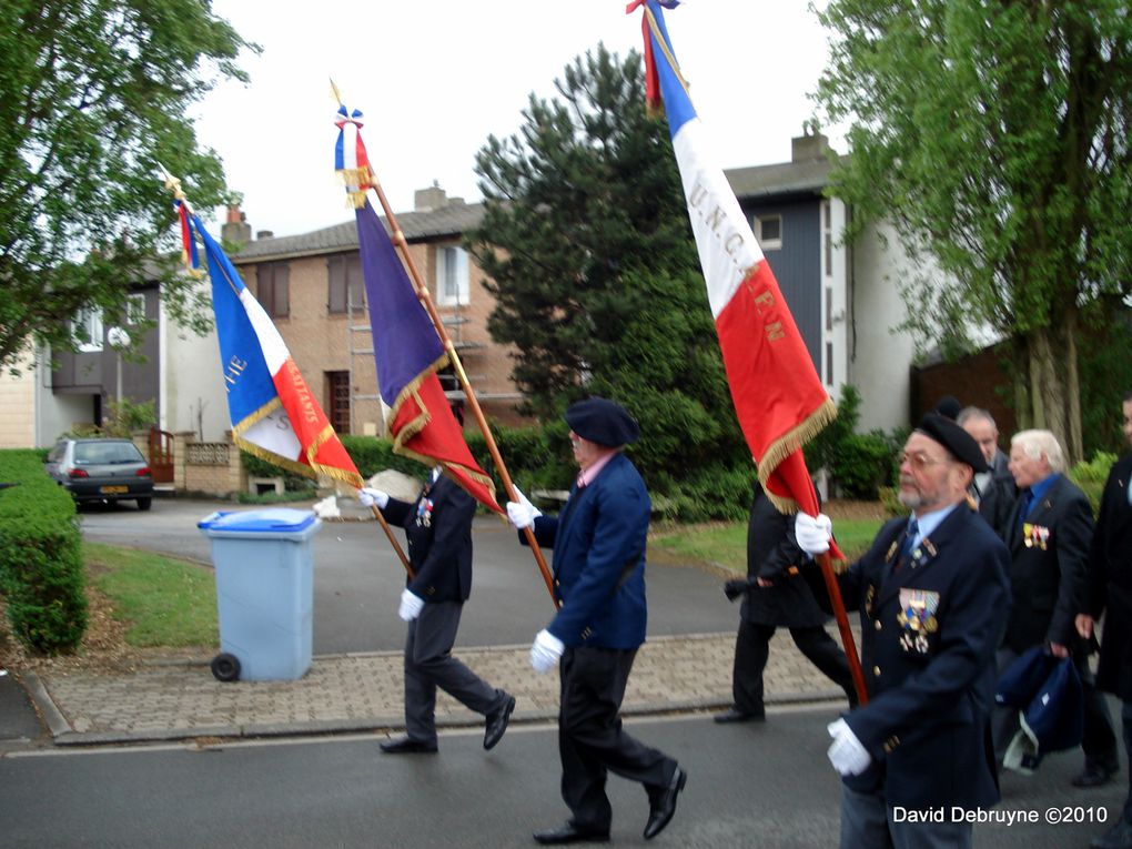 a l'occasions de la commémorations du 65éme anniversaire de l'armistice l'office de tourisme de Grande-Synthe a profiter de cette occasions pour organiser un défilé de véhicule militaire et un bivouac sur ma propositions pour célébrer le 65ém