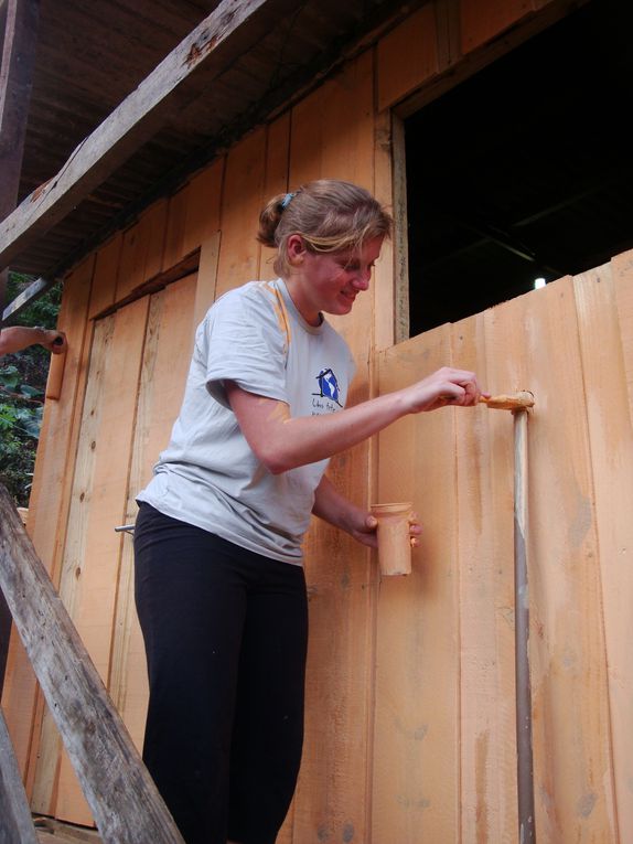 Nous sommes retournés 15 jours après dans la favela où nous avions construit la maison, afin de peindre la maison et de revoir la famille et l'agencement qu'il avait fait de la maison.