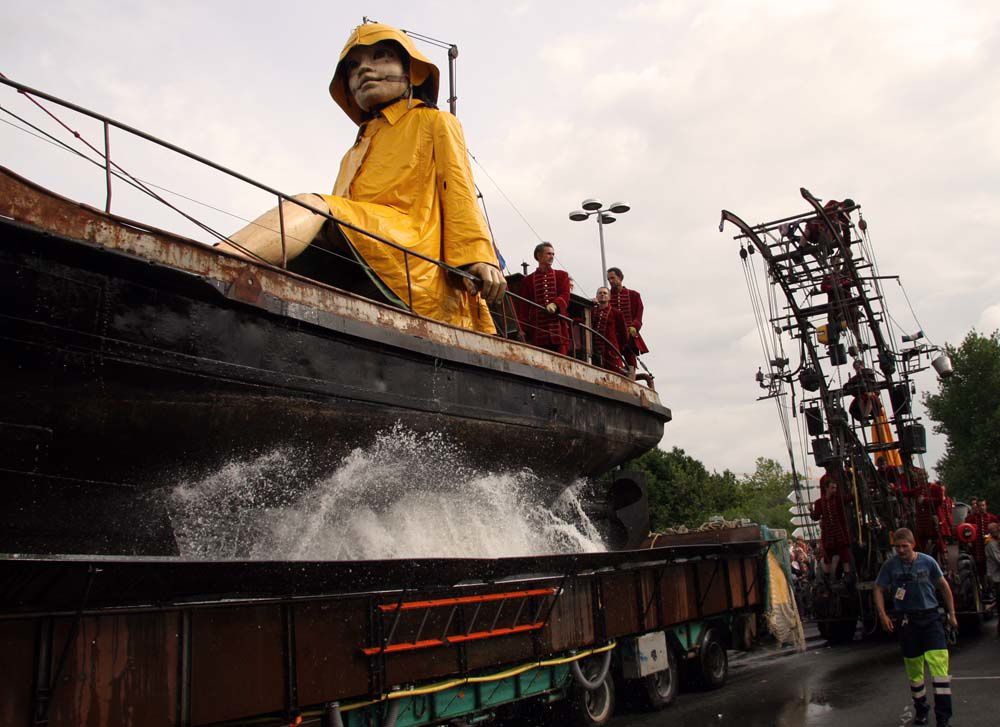 Les géants de Royal de Luxe dans les rues de Nantes 2009