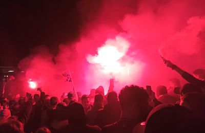 En pleine nuit, 200 à 300 supporters ont accueilli les joueurs du Clermont Foot à l’aéroport