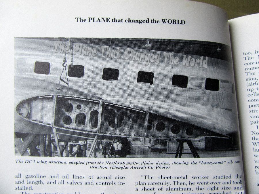 (3) &quot;The Plane That Changed The World : My DC-3 Books / Ma collection de livres sur le DC-3