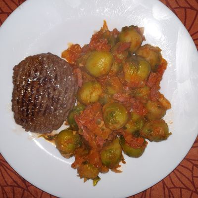 Poêlée de choux Bruxelles aux lardons et haché 