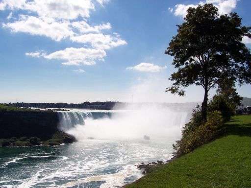 <P>Photos de Quebec, Toronto, Ottawa, chutes du Niagara...</P>