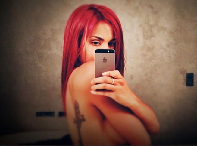 People: Shy'm rousse et topless !