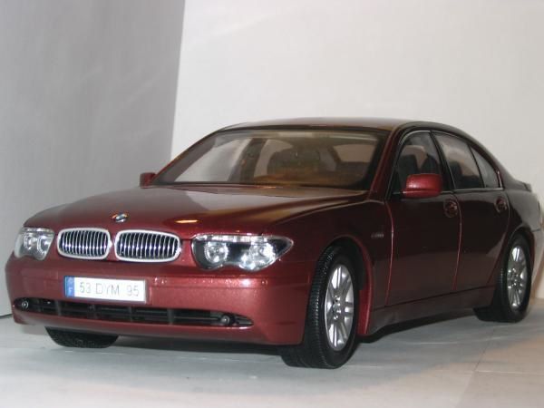 Les voitures allemandes au 1:18 : Audi, BMW, Maybach, Mercedes, Smart, Volkswagen.