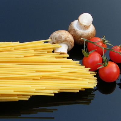 Une cuisine noire et moderne?: astuces et conseils pour l'égayer