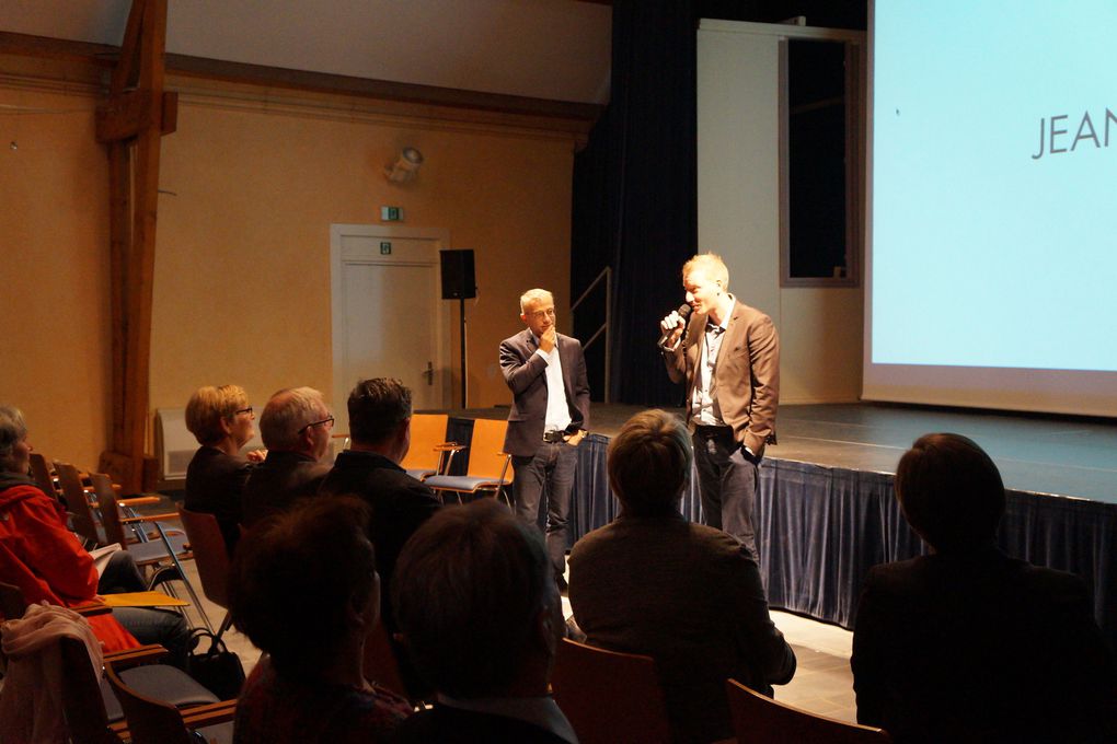 En présence de Florian Diérendonck, représentant la Direction des Services Départementaux de l’Education Nationale (DSDEN), Damien Deheunynck, Inspecteur d’Education Nationale secteur de Bergues, Eric Le Moal, directeur Pôle publics et territoires, industries culturelles à la DRAC des Hauts de Flandre, Delphine Mahieux et Sylvie Chamerois Kolata, conseillères pédagogiques ainsi que Maryse Leprovost, Vice-Présidente Culture/Tourisme à la CCHF.