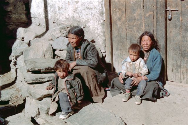 http://www.nomade-aventure.com/theme/voyage/randonnee-trek dans la Kali Gandaki de Jomsom au pied du Thorung La pass et de Muktinath à Béni en passant par Kagbeni, Marpha, Tukuche, les contreforts des Annapurnas et du Dhaulagiri et les sources chau