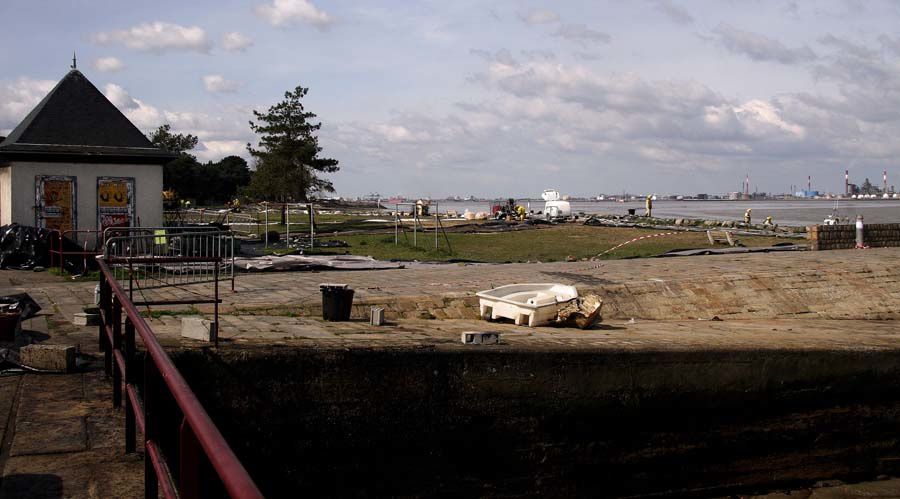 Pollution de l'estuaire de la Loire au fuel lourd par la raffinerie Total de Donges 2008