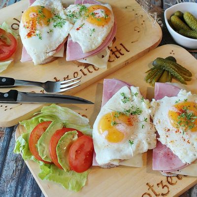 Bon appétit - Nourriture - Oeufs pochés - Jambon - Crudités - Tomates - Photographie - Wallpaper - Free