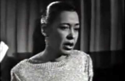 J'aime une vidéo @YouTube : "Billie Holiday:...