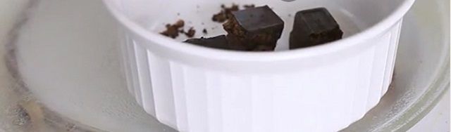 Come fondere il cioccolato con il forno a microonde
