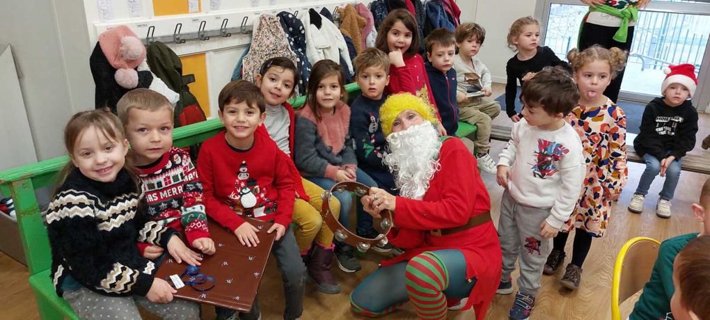 Le lutin du Père Noël en maternelle