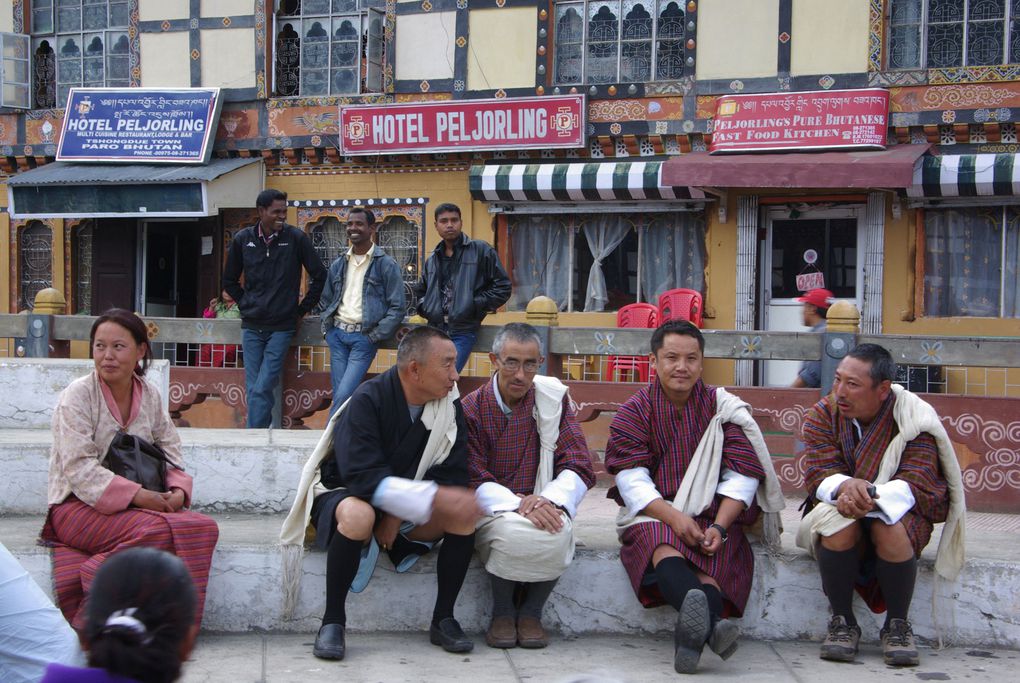 Je suis partie au Bhoutan avec l'équipe Degré 7 colors, composé de 3 riders, un photographe et un guide pour 10 jours de shooting photos. Voyage magnifique...