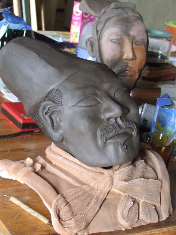 un buste de fantassin xi-an en terre noir