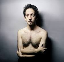 arthur h, chanteur à la voix grave plutôt enclin tendance jazzy