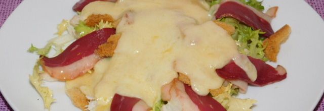 Chiffonnade au cantal chaud.