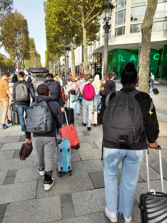 Le stade de France, suivit d'un match en plein air, l'opéra Garnier restaurants, le Louvre, le musée Grévin, la cité des sciences, le jardin des Tuileries etc., le tout en métro Paris n'aura plus ou peu de secrets pour nos ados😉