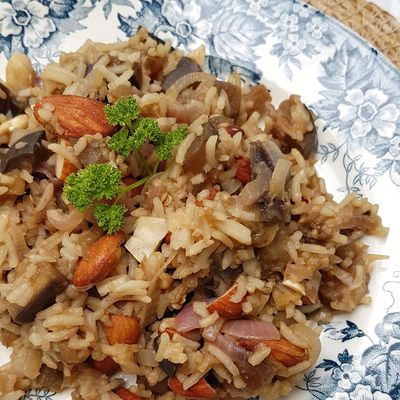 Riz à l'aubergine et aux amandes