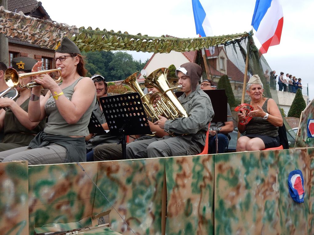 Défilé de chars sur le thème des années 40 le 19 Juillet 2015 à l'occasion de la fête de Pas-en-Artois