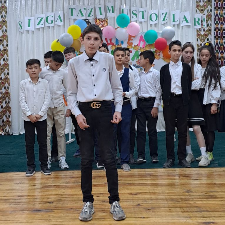 Diaporama de la rencontre de notre groupe avec Madame Zaynieva Makhbouba, professeure de français, et ses élèves férus de langue française. Ecole Lucien Kehren à Samarcande (Ouzbékistan). Octobre 2023