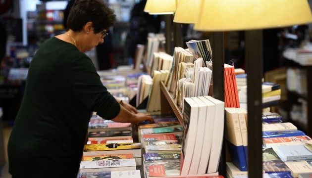 Philippe Lançon remporte le prix Femina pour son livre sur l'attentat de "Charlie Hebdo"