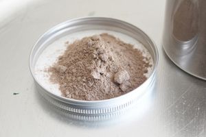 J’ai testé le rhassoul pour ma peau grasse et mes cheveux secs