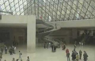 la pyramide du louvre Pei