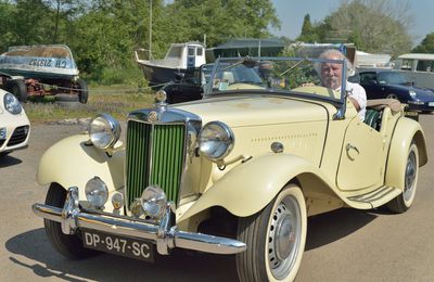 Rassemblement, Papa 35 mai 2018 Voitures anciennes et de prestiges aux Etangs d'Apignés (www.papa35.org)