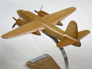 Martin B-26 Marauder (échelle : 1/62°, bois : prunus, merisier)