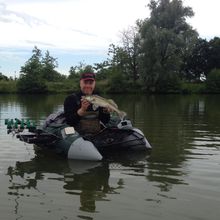 Petit résumer du lundi 9 juin , je suis parti pêcher vers les coup de 7h en float tube a l'étang de St.George avec denis , avec un total de 3 sandre d'environ 55 - 60 cm et 1 sandre pour denis , dans le weekend les autres pêches on fait que 1 sandre et une décroche nous sauvons le Weekend !!!! :)