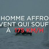 Cet homme s'envole, porté par une bourrasque à 170 km/h