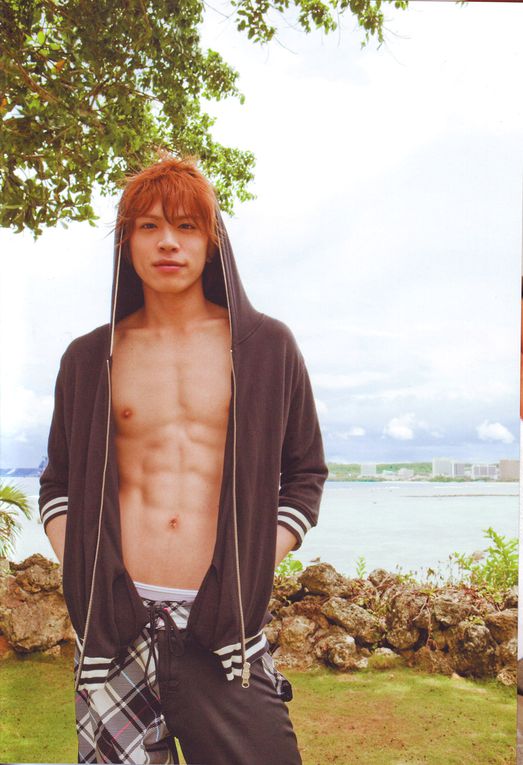 Scans du deuxième photobook de Yusuke : Secret Vacation !

(Vous trouverez un lien pour télécharger directement le photobook sur l'article du blog correspondant ! :D)