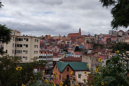 Antananarivo, le charme coloré et la force vitale présentés dans un écrin de chaos, de pollution et de pauvreté