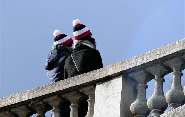 12 février. Les pompons-girls devant le Sacré-Coeur.