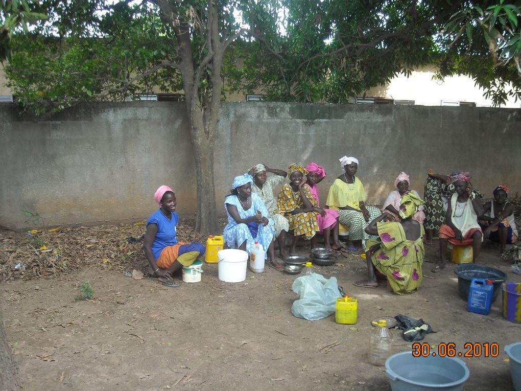 pour des activités génératrices de revenus:
- KUUBANAO:achat des tôles permettant de couvrir l'atelier boutique des Femmes du GIE JIRAAGAL
- Projet d'embouche ovine, MBONDY