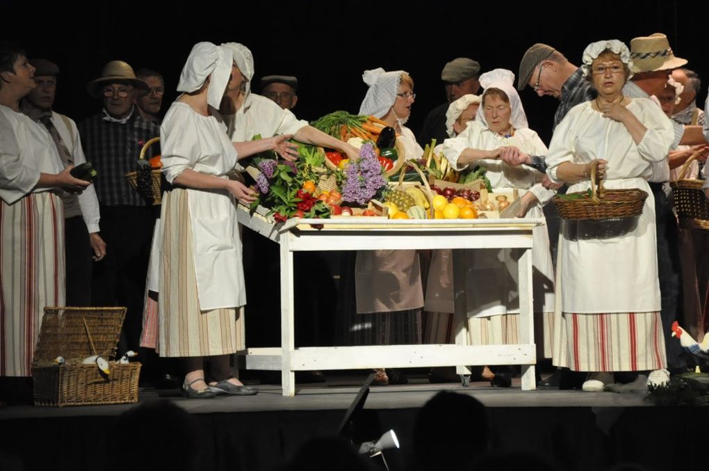 17 mai 2013 - La CANTILENE remet çà ! Dans la nouvelle salle de Rethel, "L'ATMOSPHERE" , avec le concours des services de la ville, des opérettes à grand spectacle pour le plaisir de 350 spectateurs.