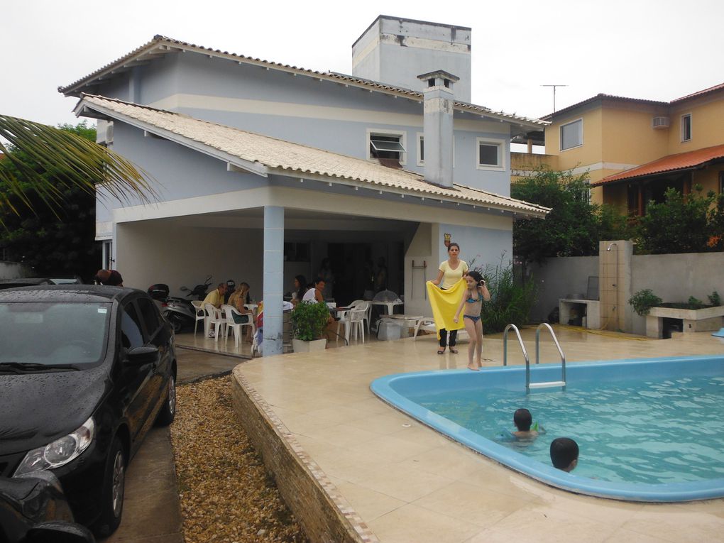 Le barbeuc/Nayara,vinicius,une cousine de nayara et moi/ le père de nanyara et moi/ la maison de la tante