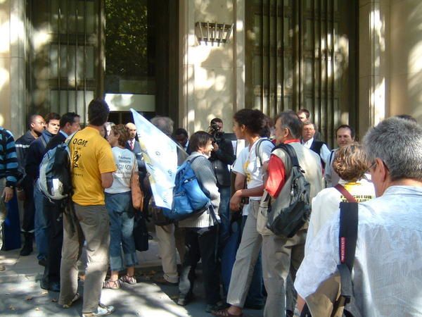 devant le Ministére de l'Ecologie le 31 juillet 2007