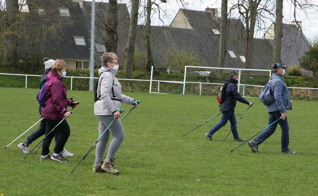 La marche nordique : une pratique bonne pour la santé !