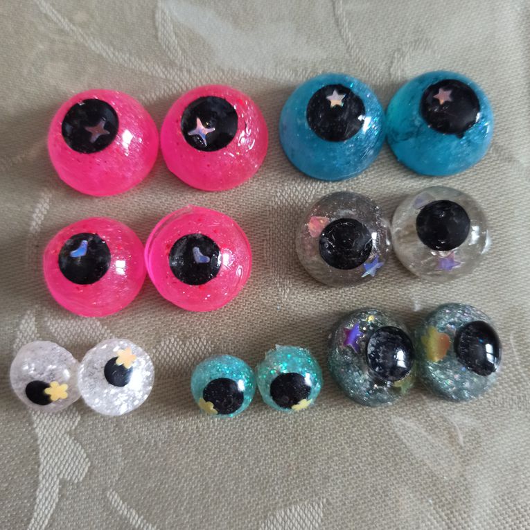 Résine UV:  des yeux pour mes doudous au crochet