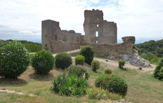 Le château de Saissac dans l'Aude. 