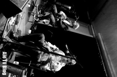 John Watson en concert aux Cariatides en Décembre 2010 et à la Bellevilloise Janv 2011
Tous droits réservés. Copyright Alhuda Music/Aïe TV Blog. Reproduction interdite sans autorisation écrite.