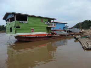 2 jours de descente en slow baort sur le fleuve pour rejoindre luang prabang