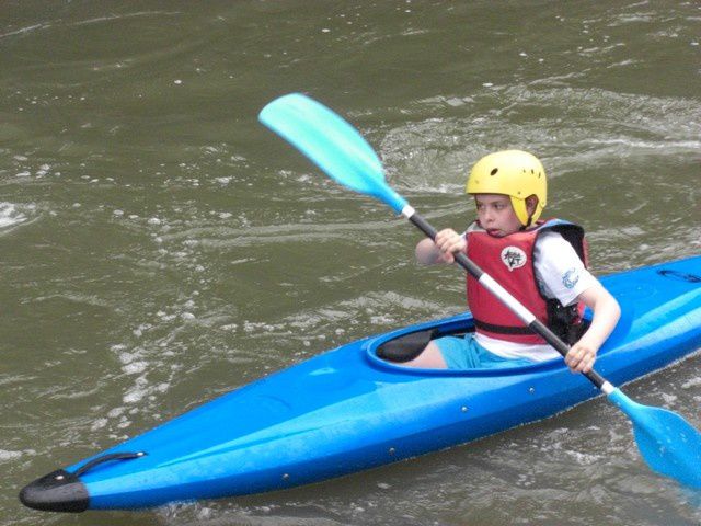 Kayak 6 : Les CM1 découvrent l’eau vive !…