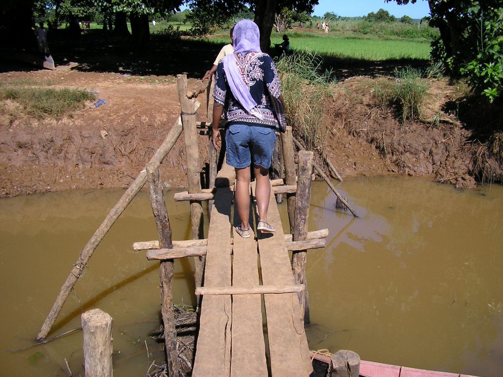 Petites escapades aux environs de Majunga : sortie en bateau jusqu'à Antsanitia (nord de Majunga), trip en pirogue entre Marovoay et Manarasanja (pour le boulot!) et balades à Maevatanana (entre Majunga et Tana).