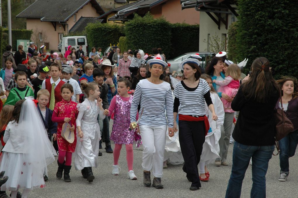 Préparation au carnaval à Rognaix le 12 avril 2013