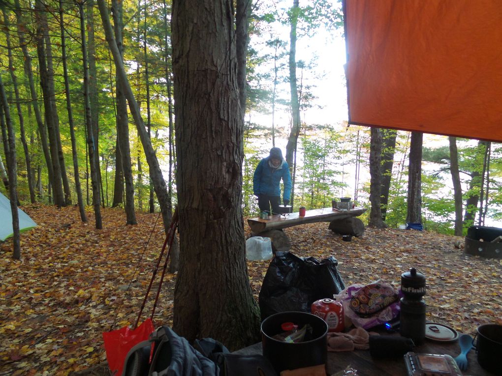 Résumé en photos de la merveilleuse vie de camping sauvage... mais tout compte fait, pas si sauvage que cela 