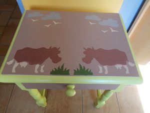  Table"Les Vaches De Normandie"/ Chevet "Les Vaches Du Limousin"/  Meuble "La Vache Joyeuse                                                                                                                                                                                             