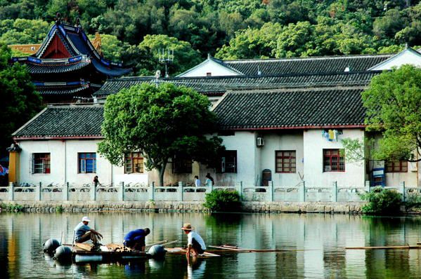 Un bout de voyage avec nous à PUTUOSHAN, une île bouddhiste gardée par Guanyin, la déesse de la Miséricorde...